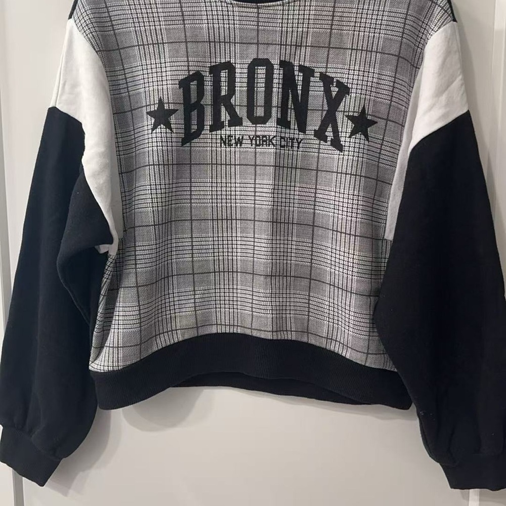 Bronx Women's Plaid Sweater - Black and White